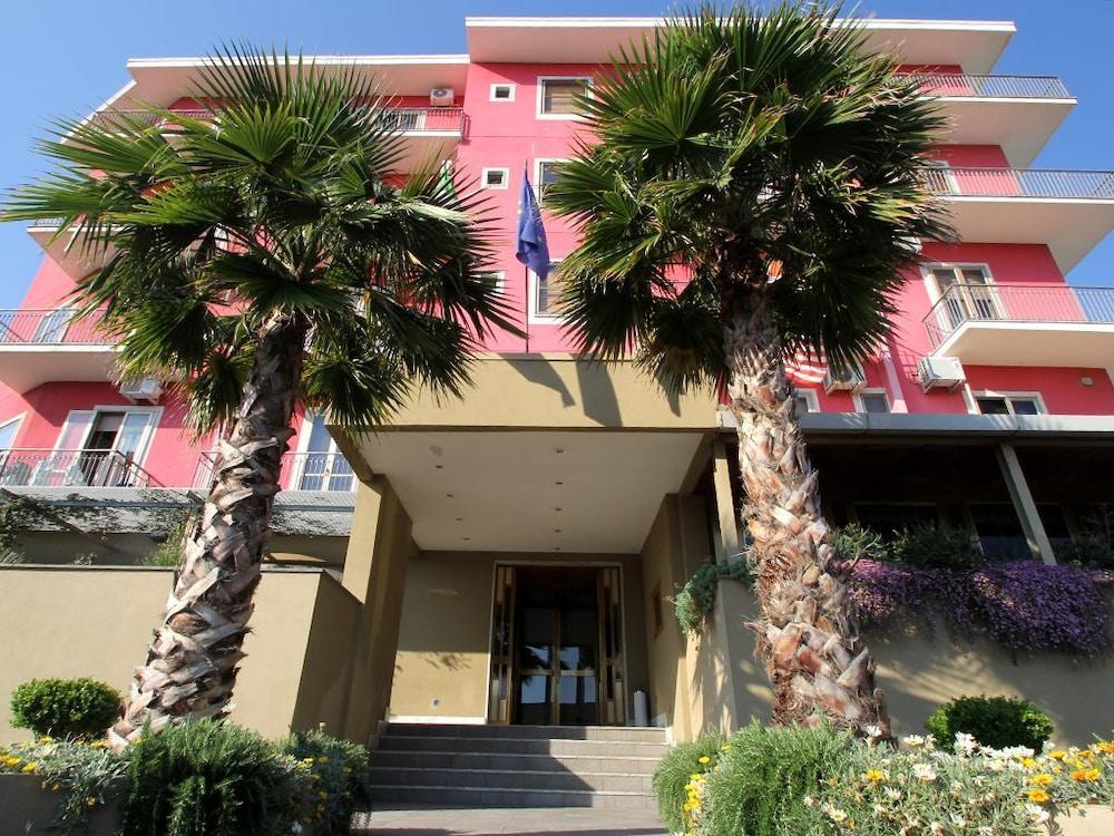 Hotel Carosello Понтеканьяно Екстер'єр фото
